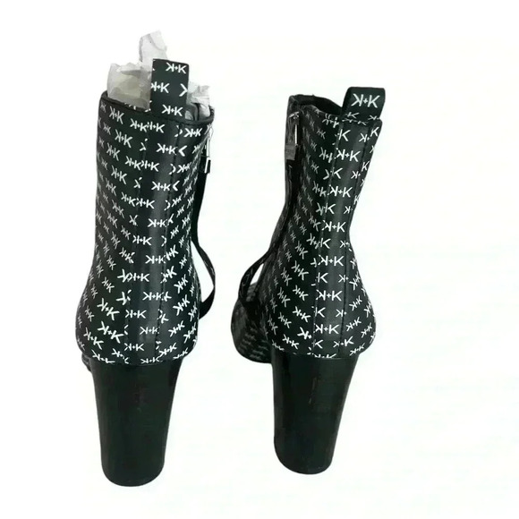 Kendall + Kylie Women's Arenza Block Heel Bootie, Size 7 - Picture 7 of 7